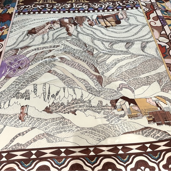 La Femme Aux Semelles de Vent Silky Scarf Wrap - Picture 8 of 16